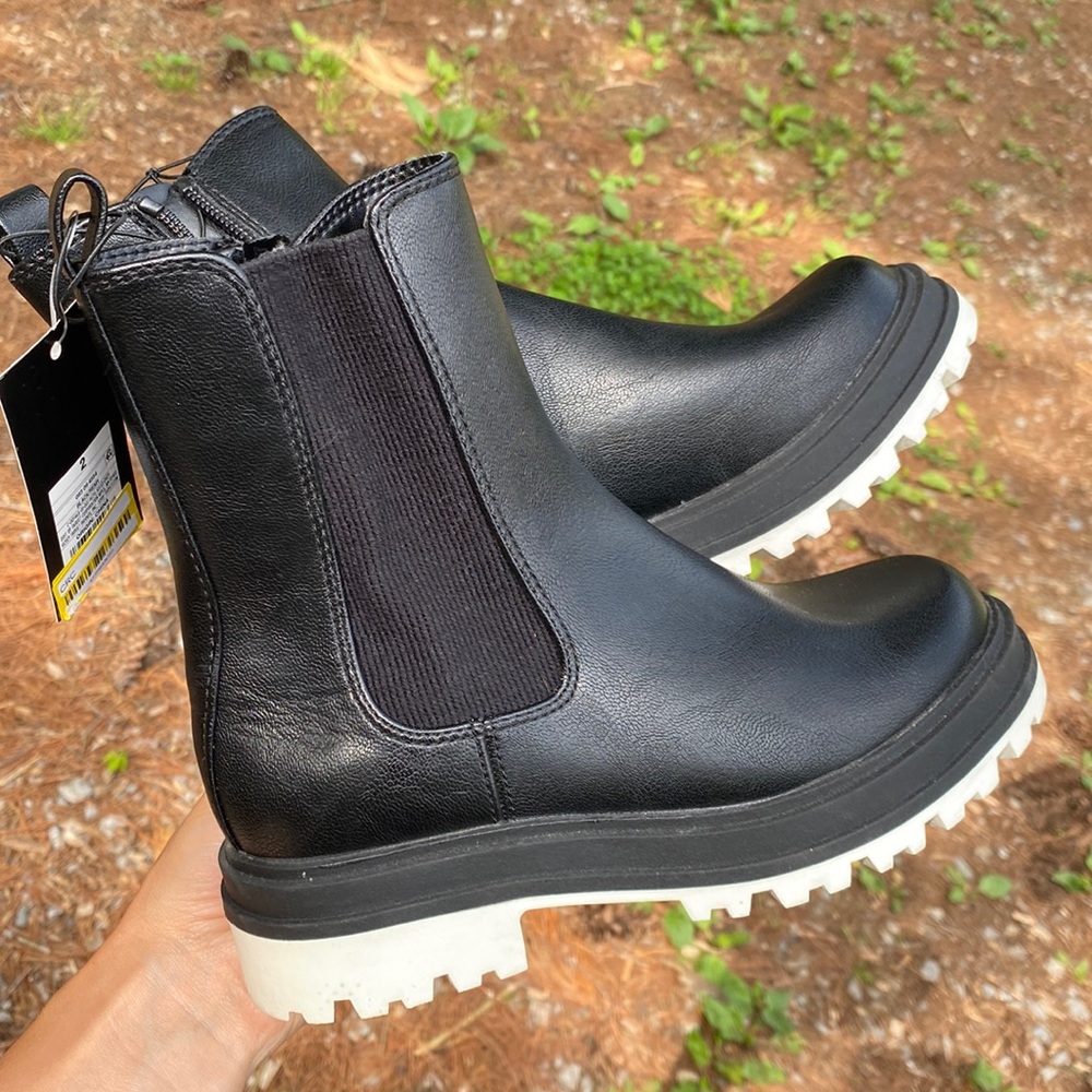 Brand new, tags still in tact. Size 2 girls , black boots